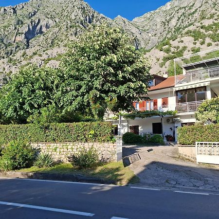 Apartment Cizek Cattaro Esterno foto